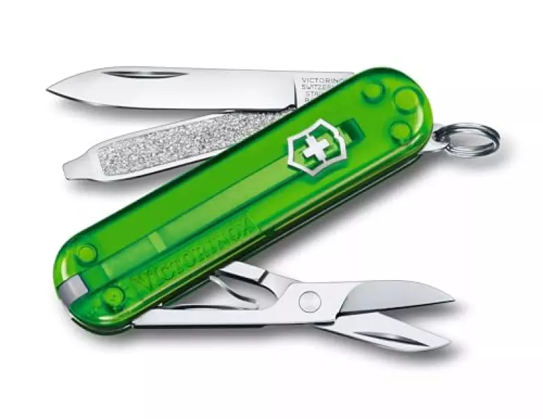 VICTORINOX(ビクトリノックス) クラシック SD クラシックカラーズ Green Tea スイス・アーミーナイフ 多機能 ナイフ 防災グッズ アウトドア キャンプ はさみ マイナスドライバー付き つめやすり 7機能を搭載したスイス製マルチツール 小型 コンパクト プレゼント ギフト 十徳ナイフ 【国内正規品】 0.6223.T41G