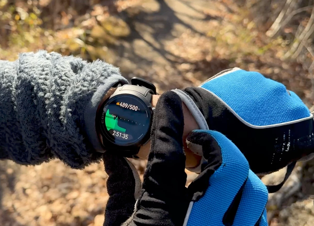 軽い着用感と最大20日間のロングバッテリーが魅力!登山用時計におすすめ「COROS PACE Pro」