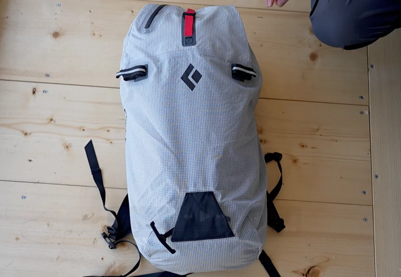 機能をミニマムに絞った超軽量ザック『ブラックダイヤモンド ブリッツ28』スペックとデザイン、使い心地をレビュー