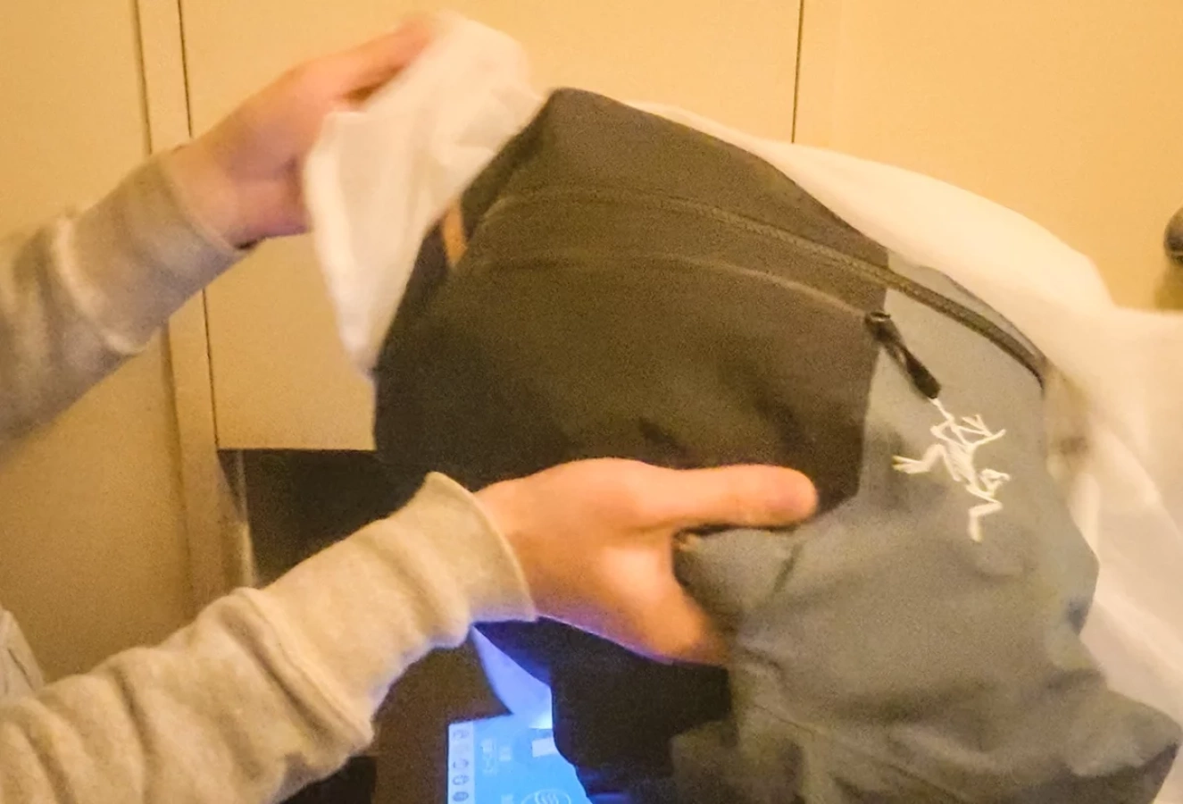 レインウェアの撥水性を守る洗い方。「泥」と「皮脂」汚れの違いと対策