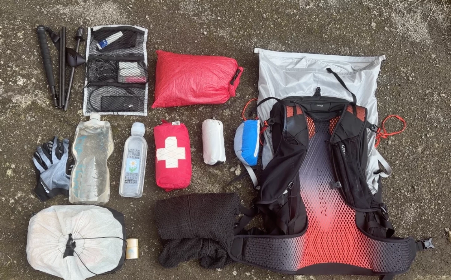 初心者のための日帰り登山装備ガイド:安全に楽しむための準備と心得