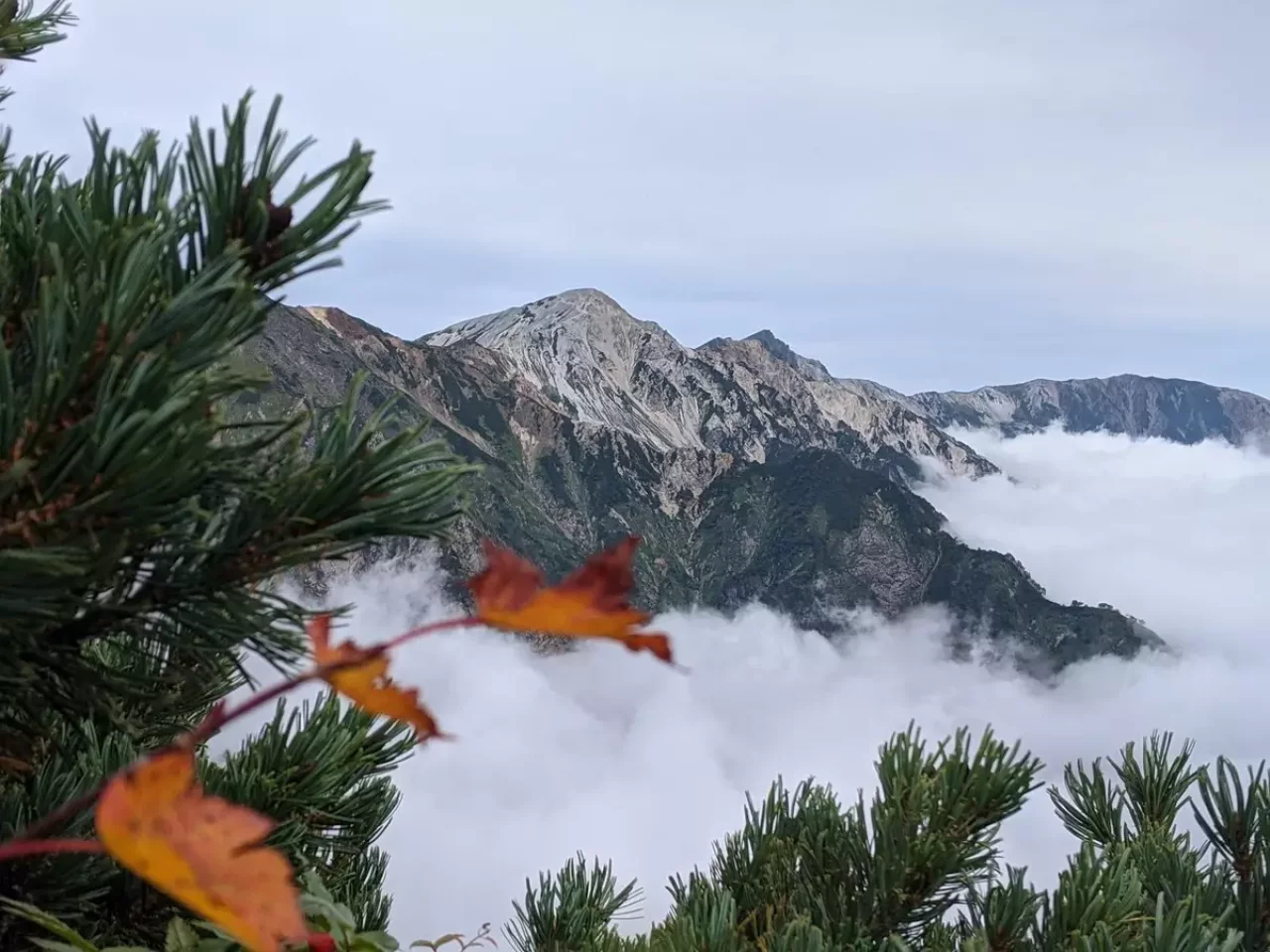 丸山ケルンから唐松岳へ