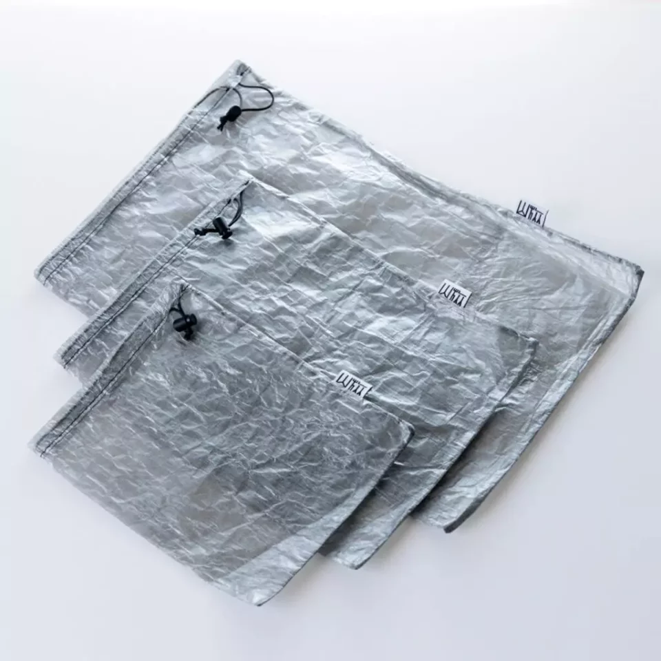 3サイズ展開のシンプルなスタッフバッグ