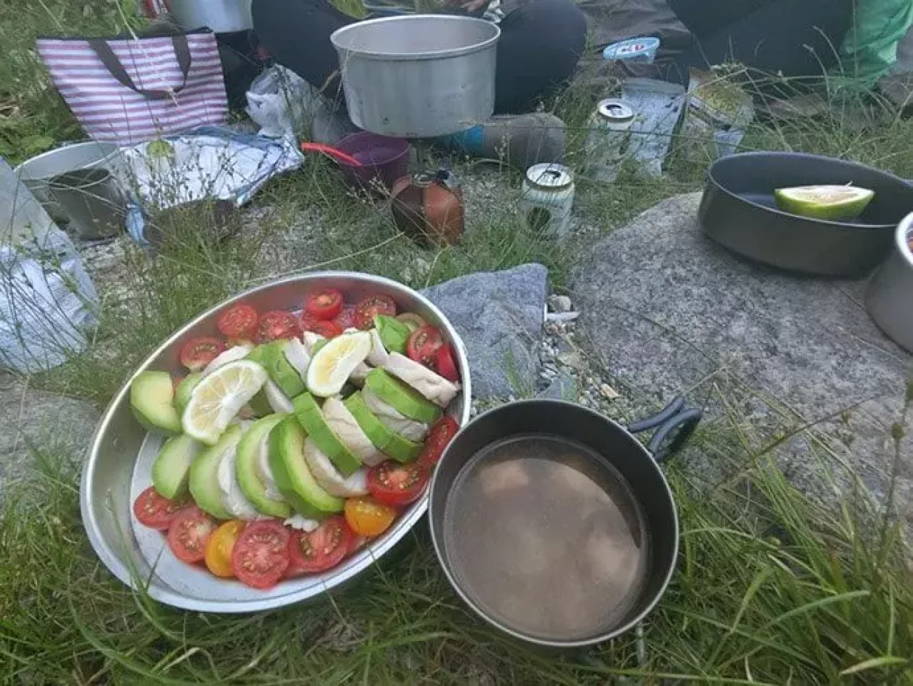 鶏ハムのアボカド添え/ベーコンスープ