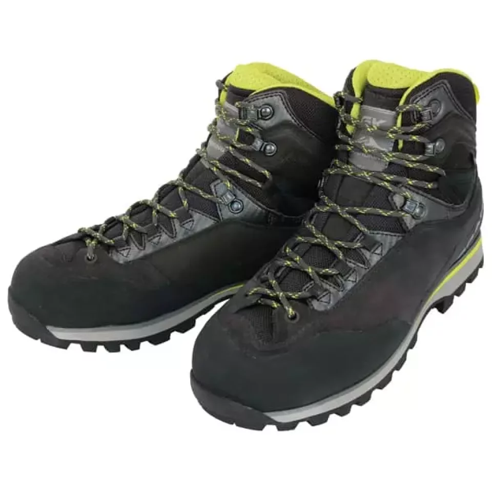 優れたフィット感で歩きやすい登山靴 GK88