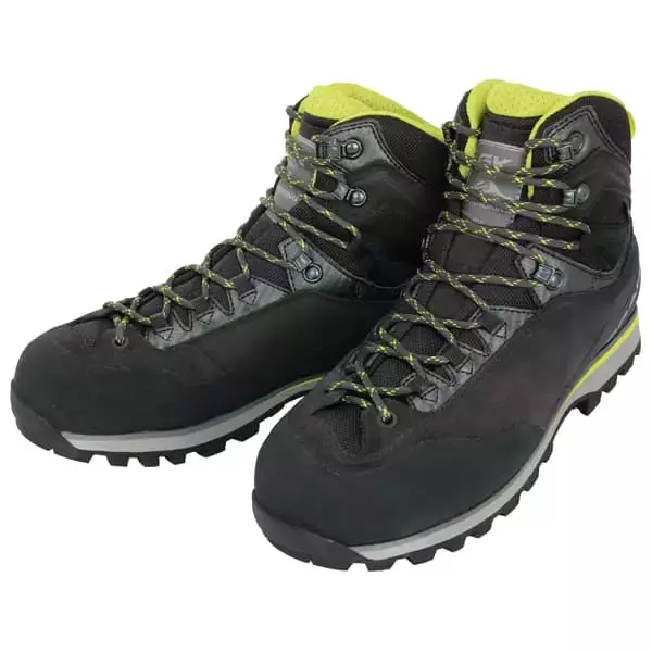 優れたフィット感で歩きやすい登山靴 GK88