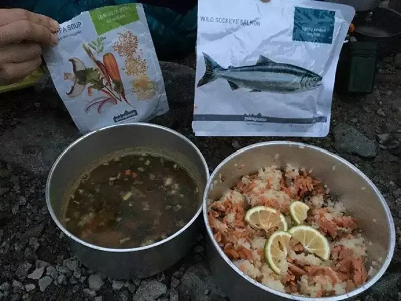 サーモンちらし寿司とTSAMPA SOUP