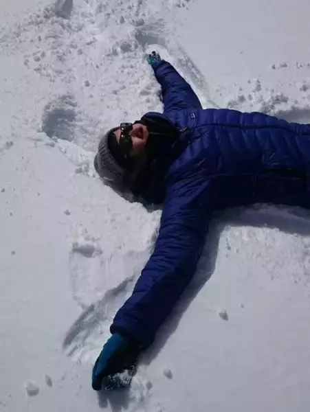 スノーシューで歩いたり寝そべったり