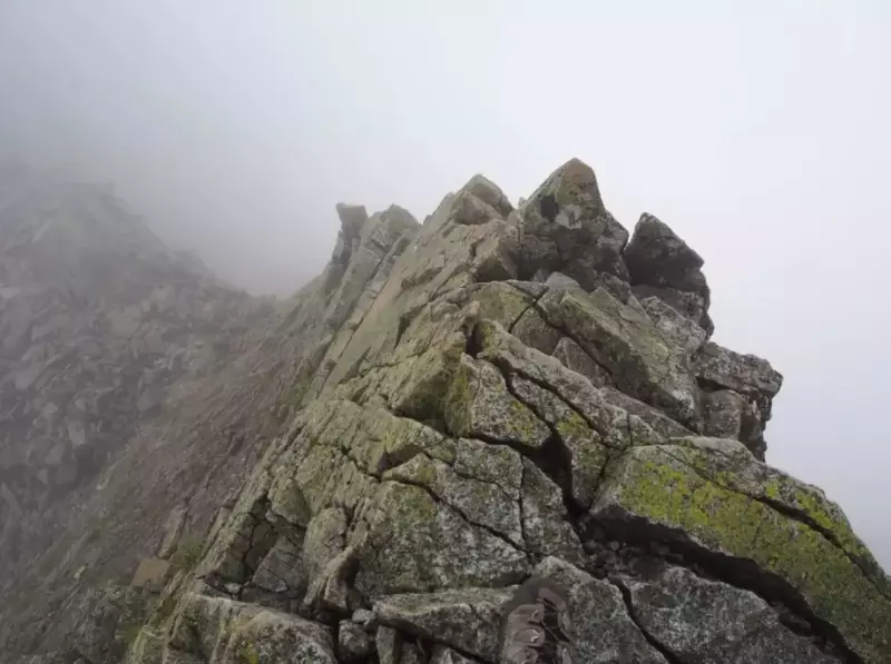 奥穂高岳からジャンダルムをピストン