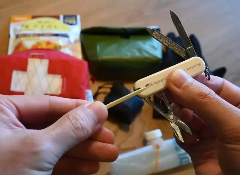 必要最低限のツールをコンパクトに持ち歩けるビクトリノックスのクラシック