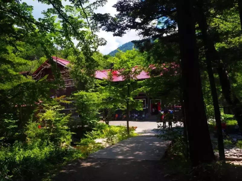 槍沢ロッジ、横尾と通過して、徳沢園