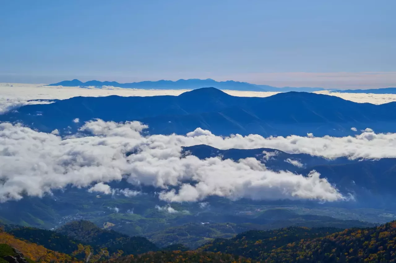 富士見岳の麓から望む鉢盛山