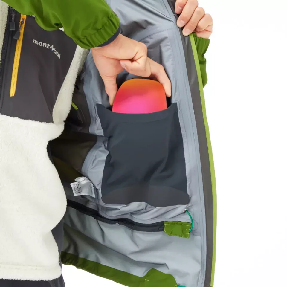 軽量で動きやすいハードシェル『ダイナアクションパーカ』