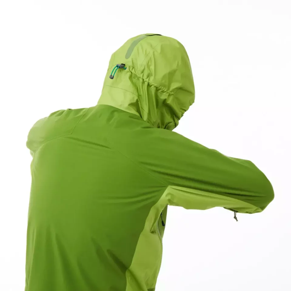 軽量で動きやすいハードシェル『ダイナアクションパーカ』