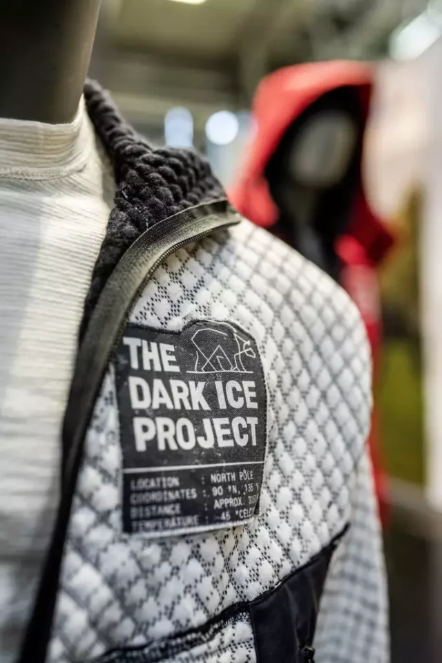 ウールは、肌表面よりも相対湿度が低い外部へ湿気の移動を促す