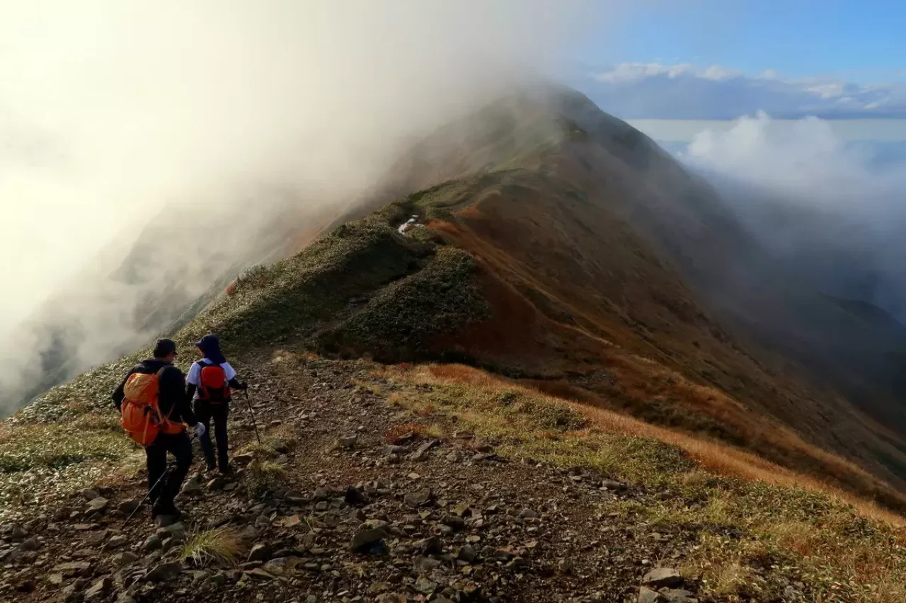 谷川連峰の絶景紅葉その2『茂倉岳・一ノ倉岳・武能岳』下り