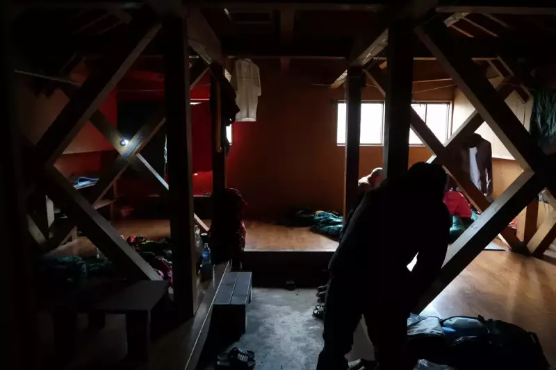 茂倉岳避難小屋 内部