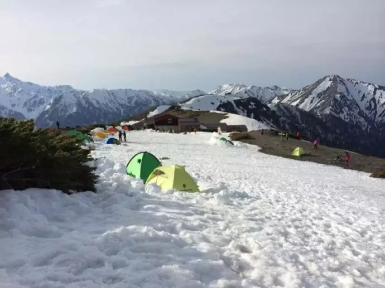 登山中のテント場