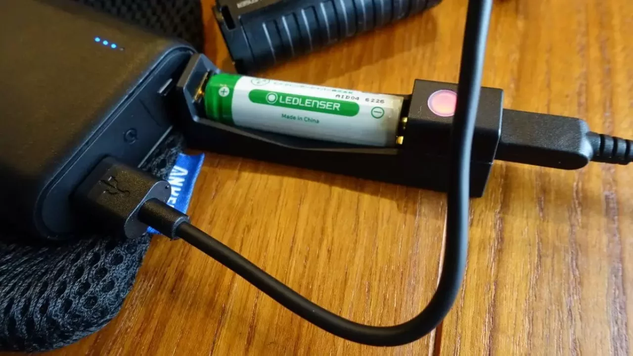 ヘッドランプ レッドレンザーMH5の電池