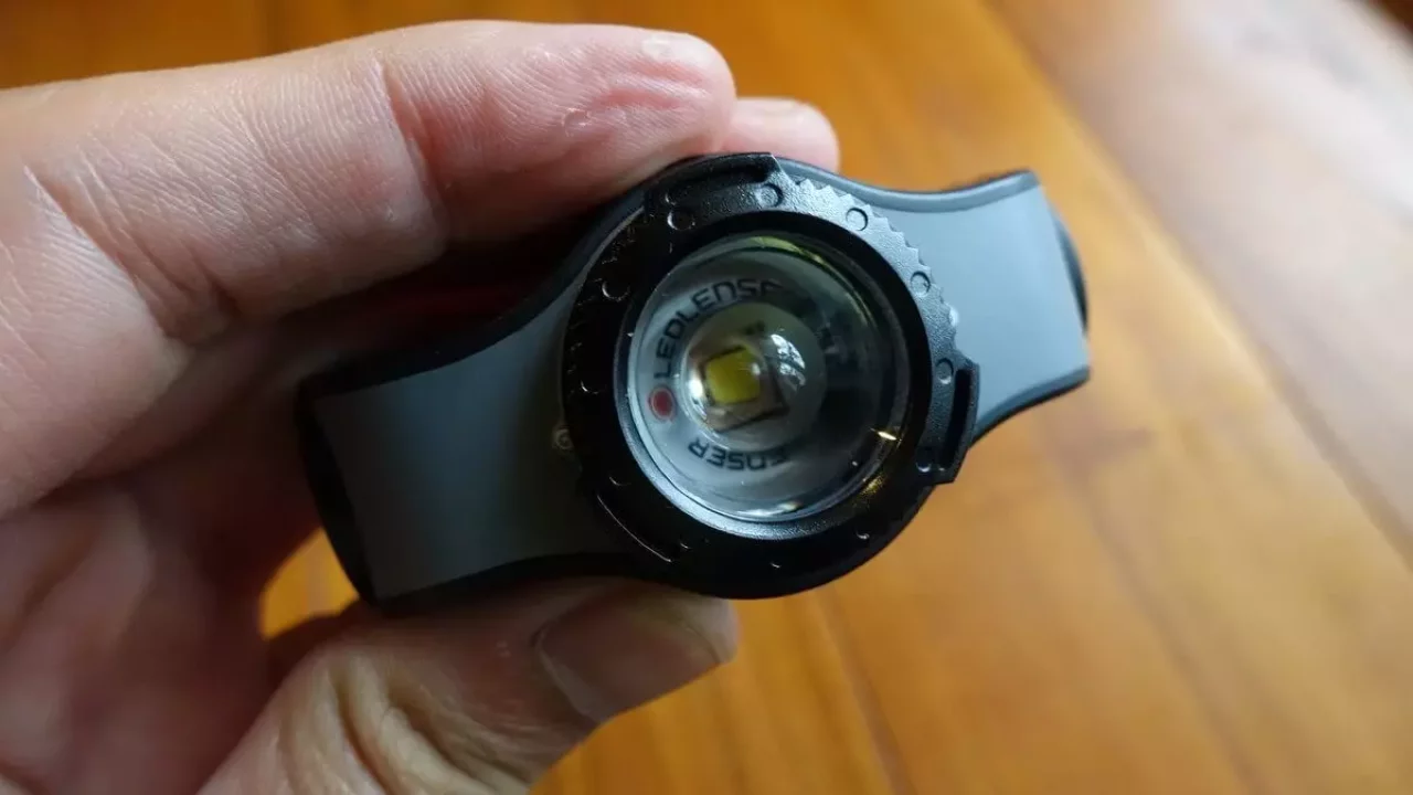 ヘッドランプ レッドレンザーMH5の照射性能