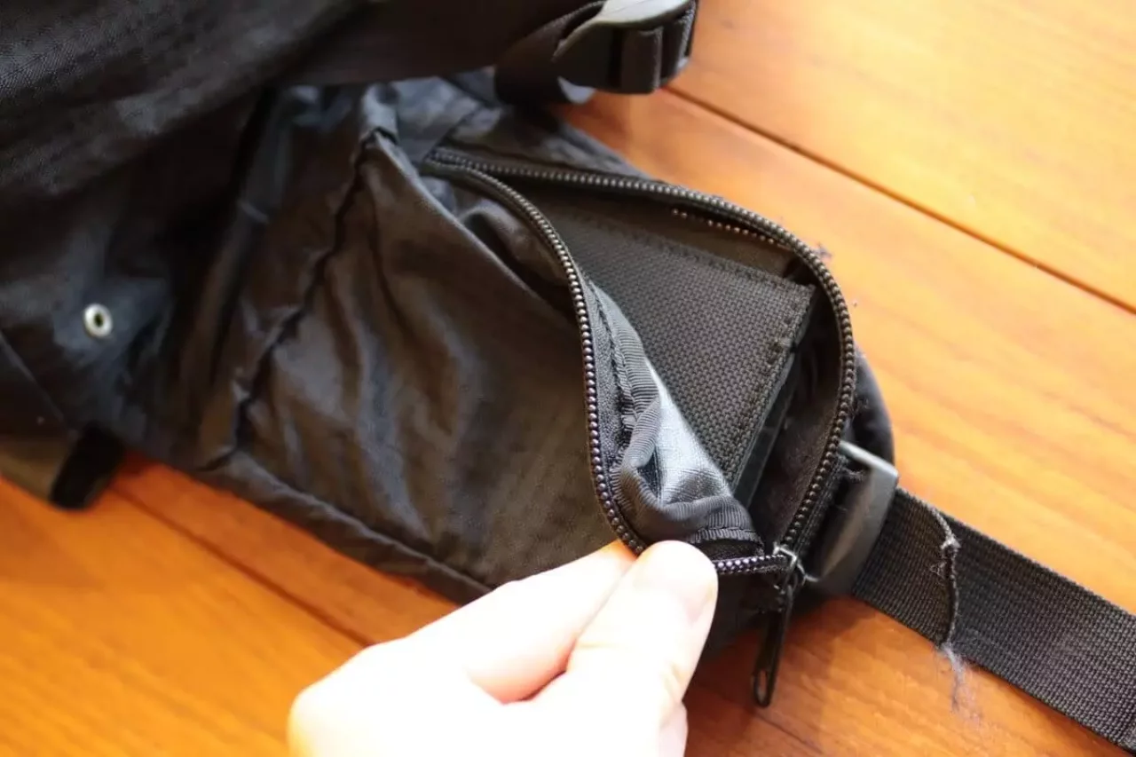 小さい財布はアウトドアでは重要