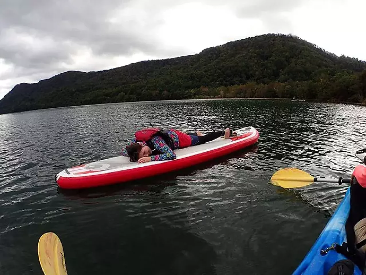 晩秋のカヤック&SUPツーリング@支笏湖