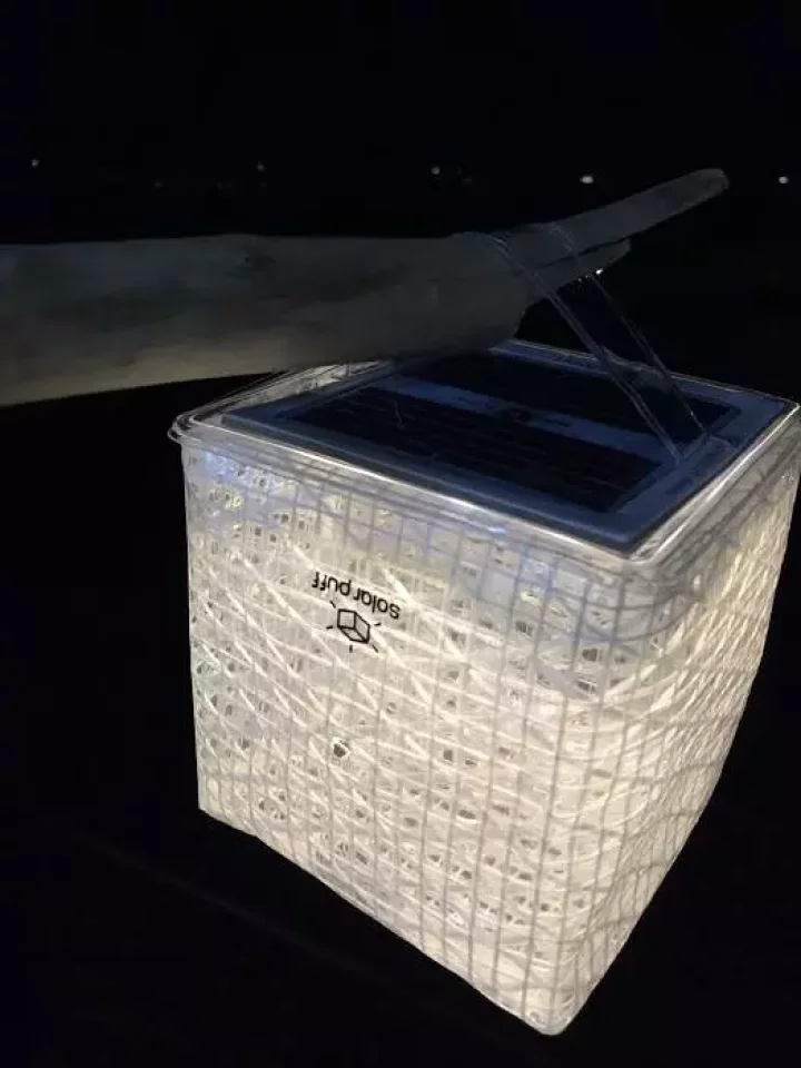 ソーラー充電式のLEDランタン「ソーラーパフ」