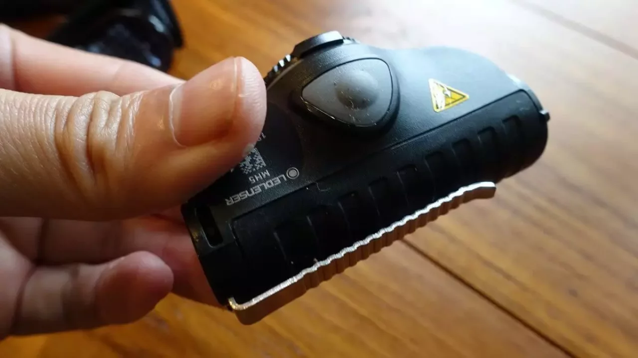 ヘッドランプ レッドレンザーMH5の携帯性