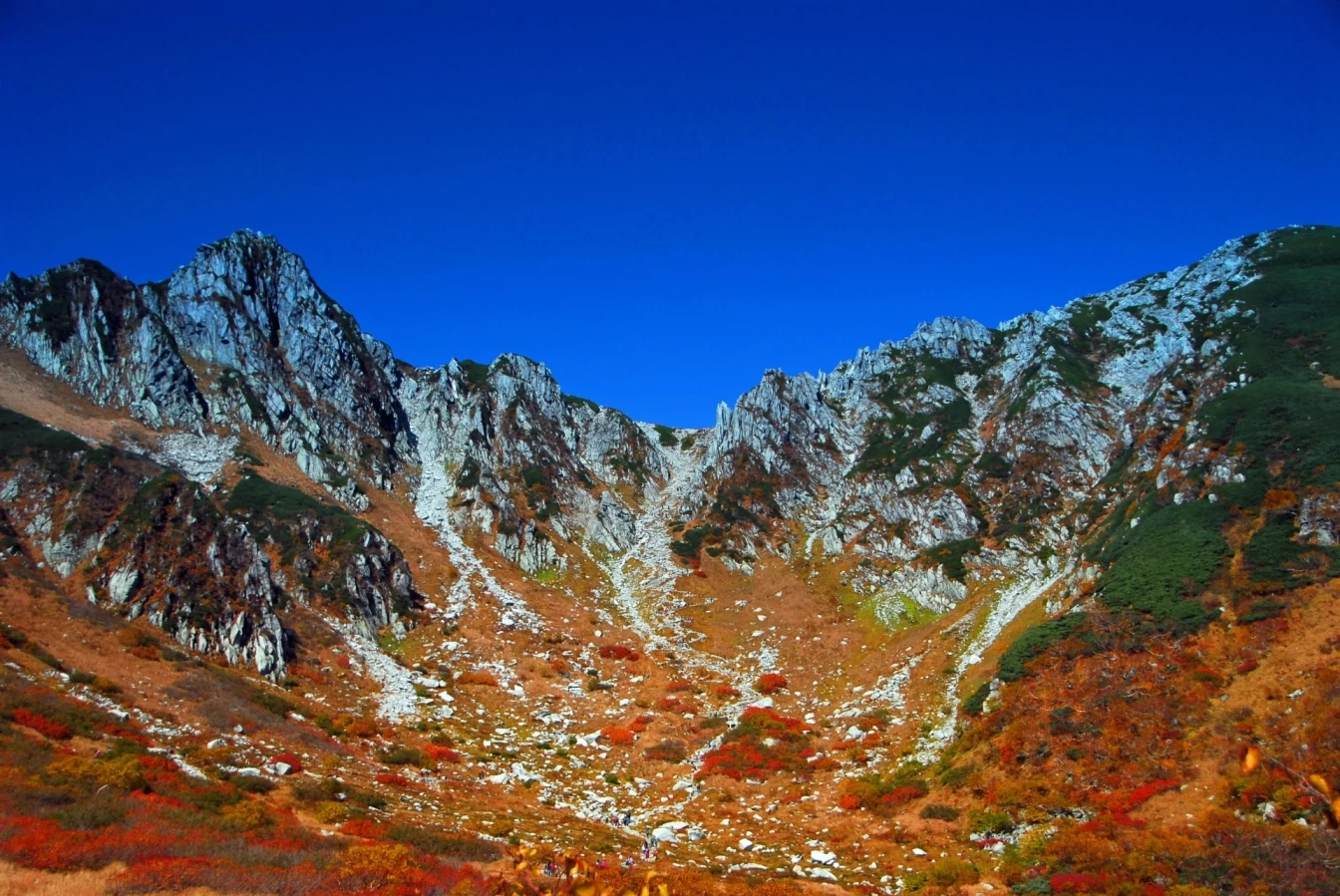 【2024年版】秋の登山におすすめ!保温性と通気性を両立したアクティブインサレーション9選!
