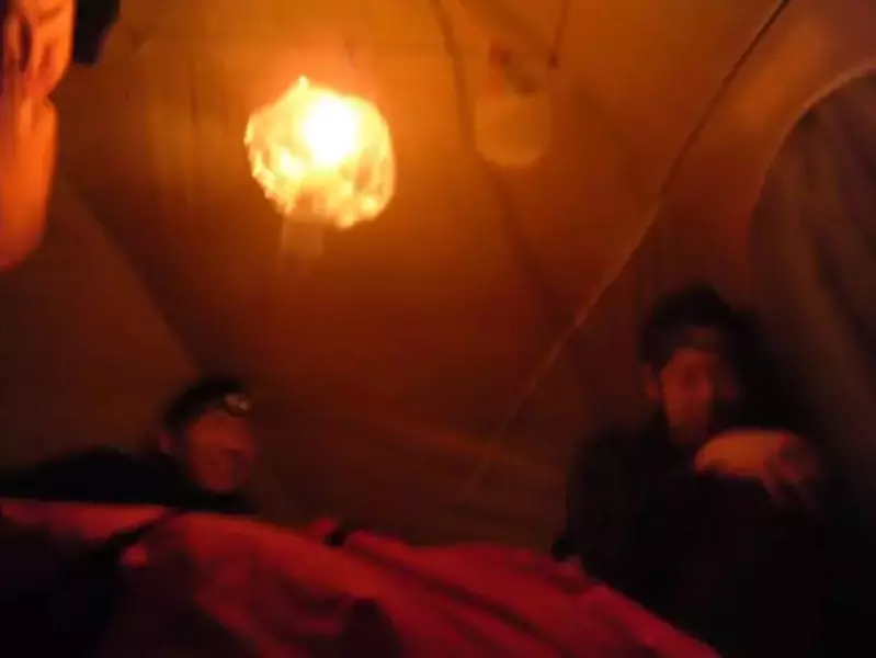 テントの中でロウソク