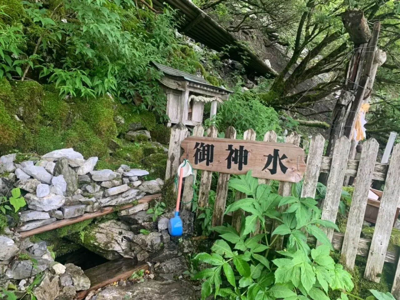 剣山御神水の水汲み場