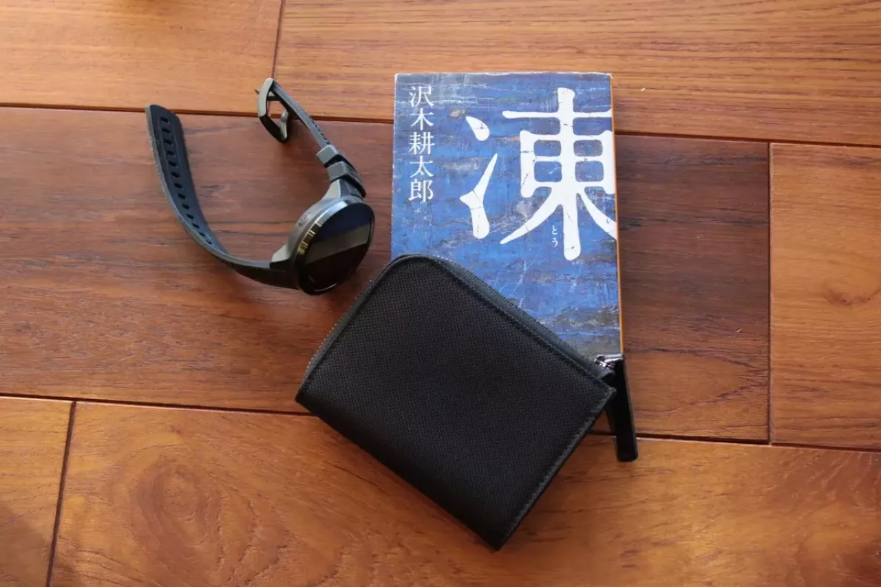 小さい財布はアウトドアでは重要