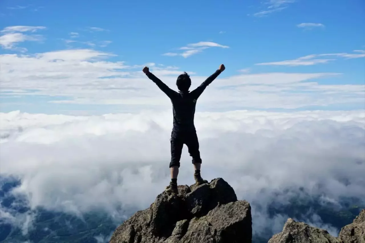 妙高山山頂に広がる雲海