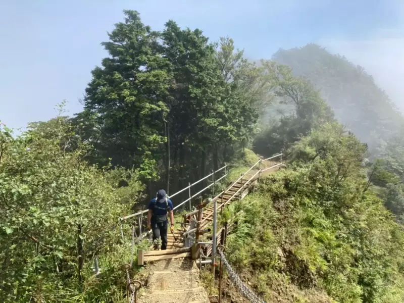 烏尾山 登山 登山道