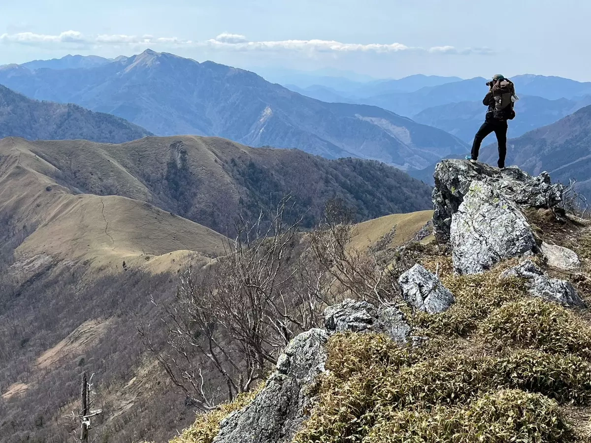 三嶺~剣山 避難小屋泊縦走旅 2023.04.09-10
