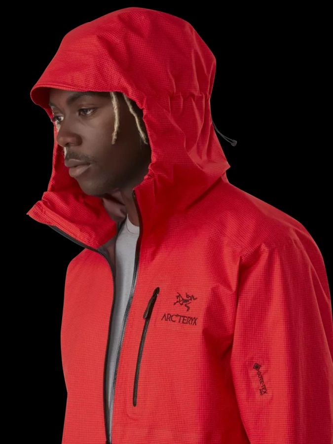 アークテリクス アルファ SL アノラック-超軽量・高耐久性が魅力のハードシェル
