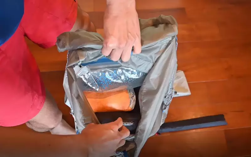 重量のある装備は背中に近い位置に