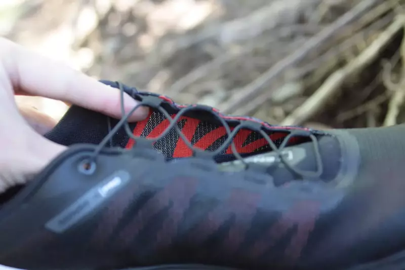 SENSE 4 PRO のアッパー