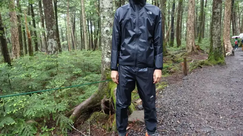【レビュー】ストライクトレイルフーディ-サイズ感、スペック|ハードシェル|登山ウェア|山のモノ|登山・トレラン・山スキーマガジン「山旅旅」