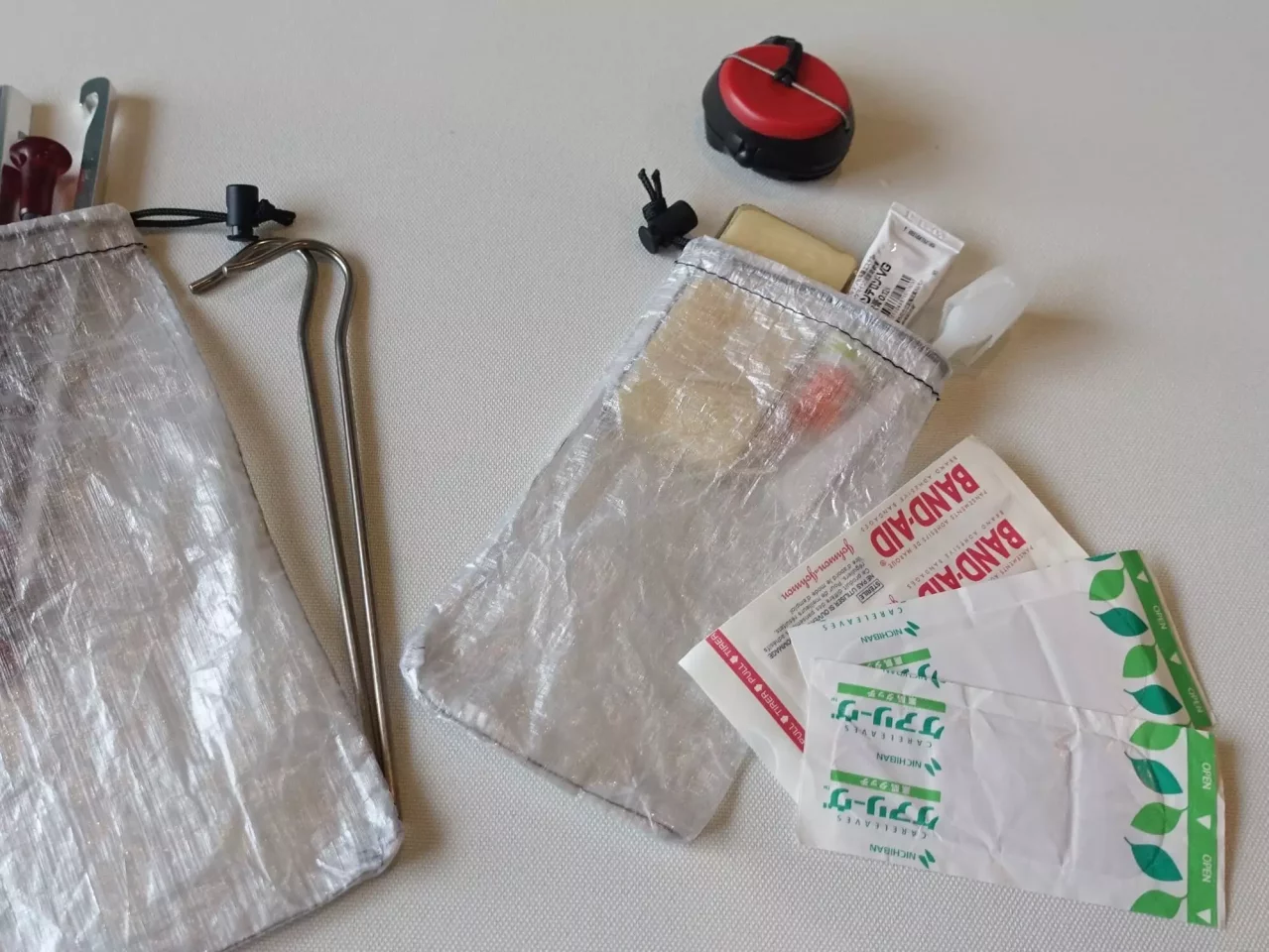 ダイニーマで作られた様々な用途で使える山旅ミニサック