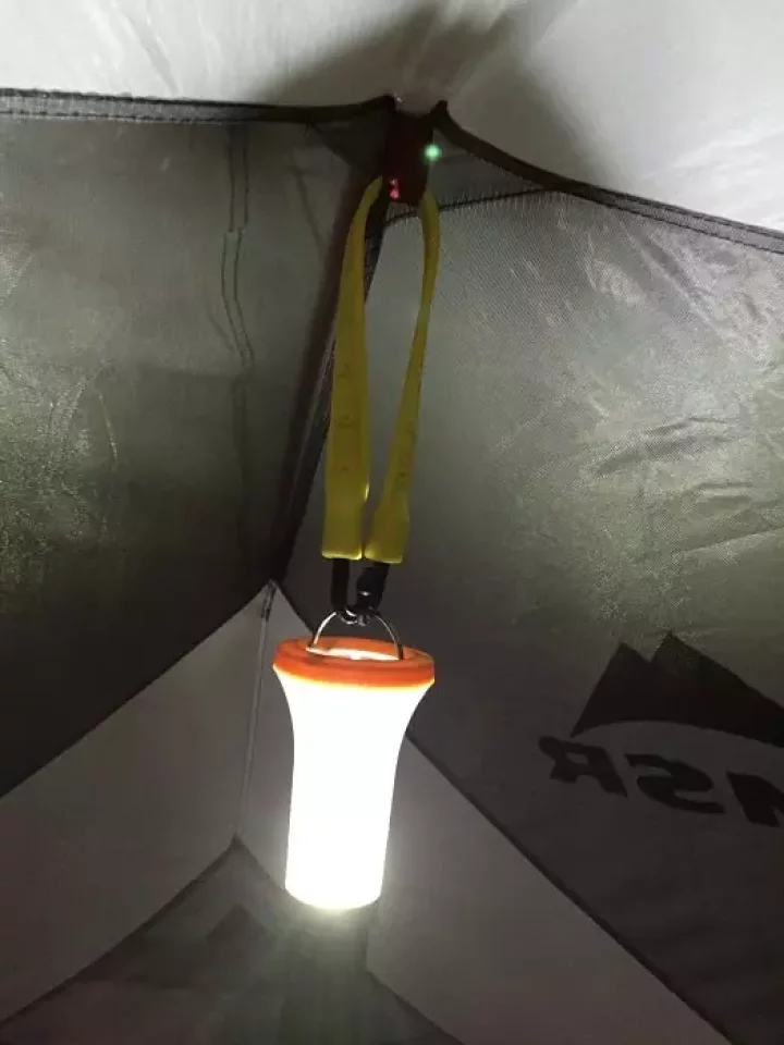 テントの中のストラップギア