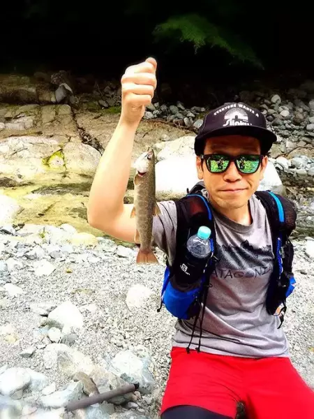 高橋君大物イワナをゲット