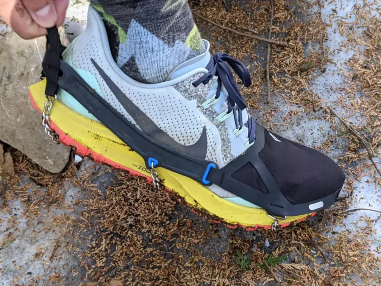 かかと側にエラストマー