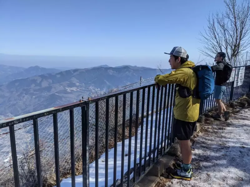 冬の低山におけるミドルレイヤー