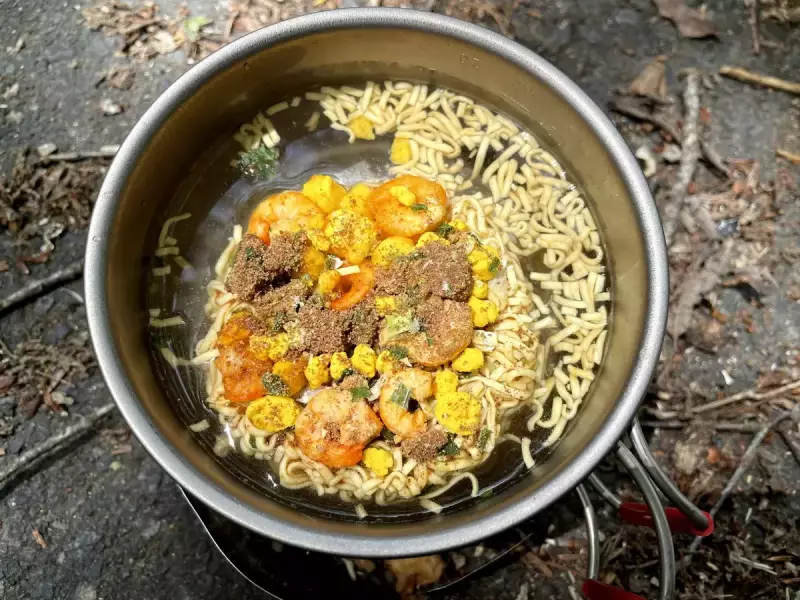 330mlはカップヌードルリフィルを作る為のお湯の量