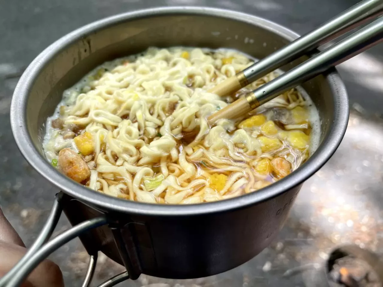 チタン製カップで55gと圧倒的な軽さと使い心地の良さが魅力