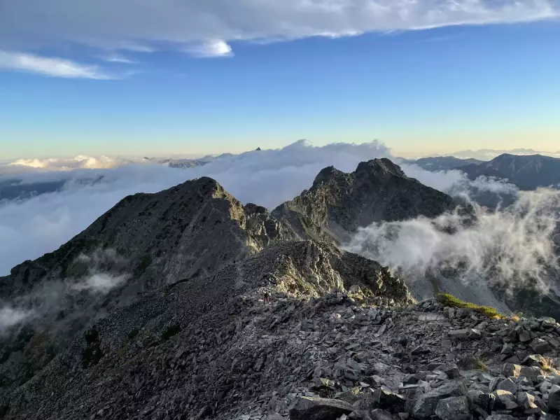吊尾根を歩いて岳沢小屋方面から上高地に降りる登山プラン