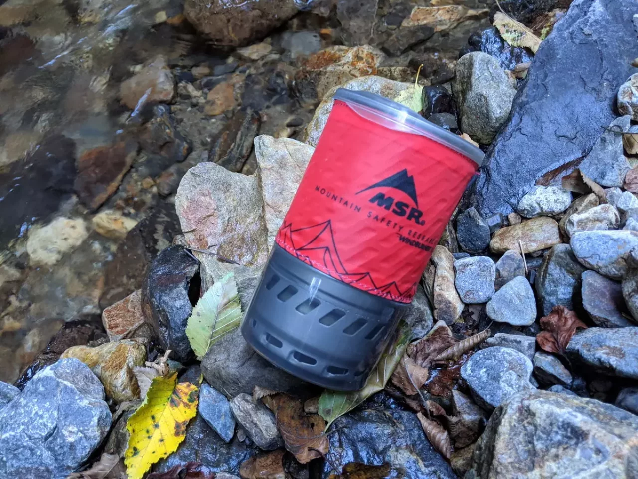 今回は野営時におけるレビューだったがいかがだろう?強風での燃焼効率の良さ、また異常な加熱を検知した際に自動シャットダウンされるという安全装置「サーマルトリップ」などMSRウィンドバーナーの魅力は事欠かない。