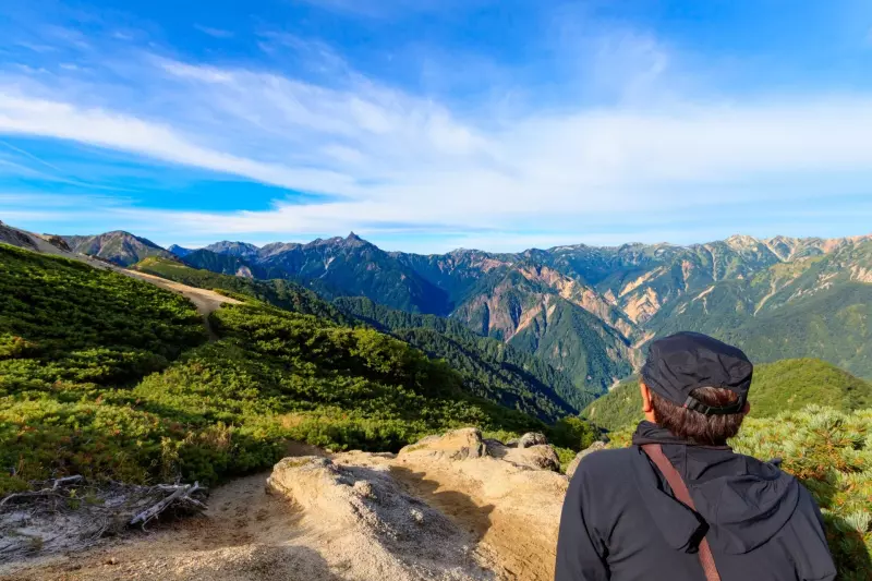 【2025年】夏登山に!120g以下の超軽量ウインドブレーカーおすすめ10選!|ウィンドブレーカー|登山ウェア|山のモノ|登山・トレラン・山スキーマガジン「山旅旅」