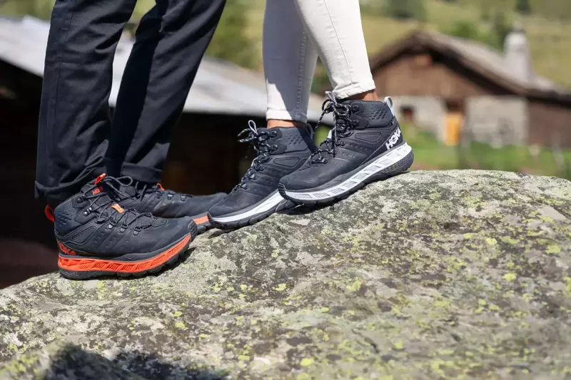 ホカオネオネSTINSON MID GTX